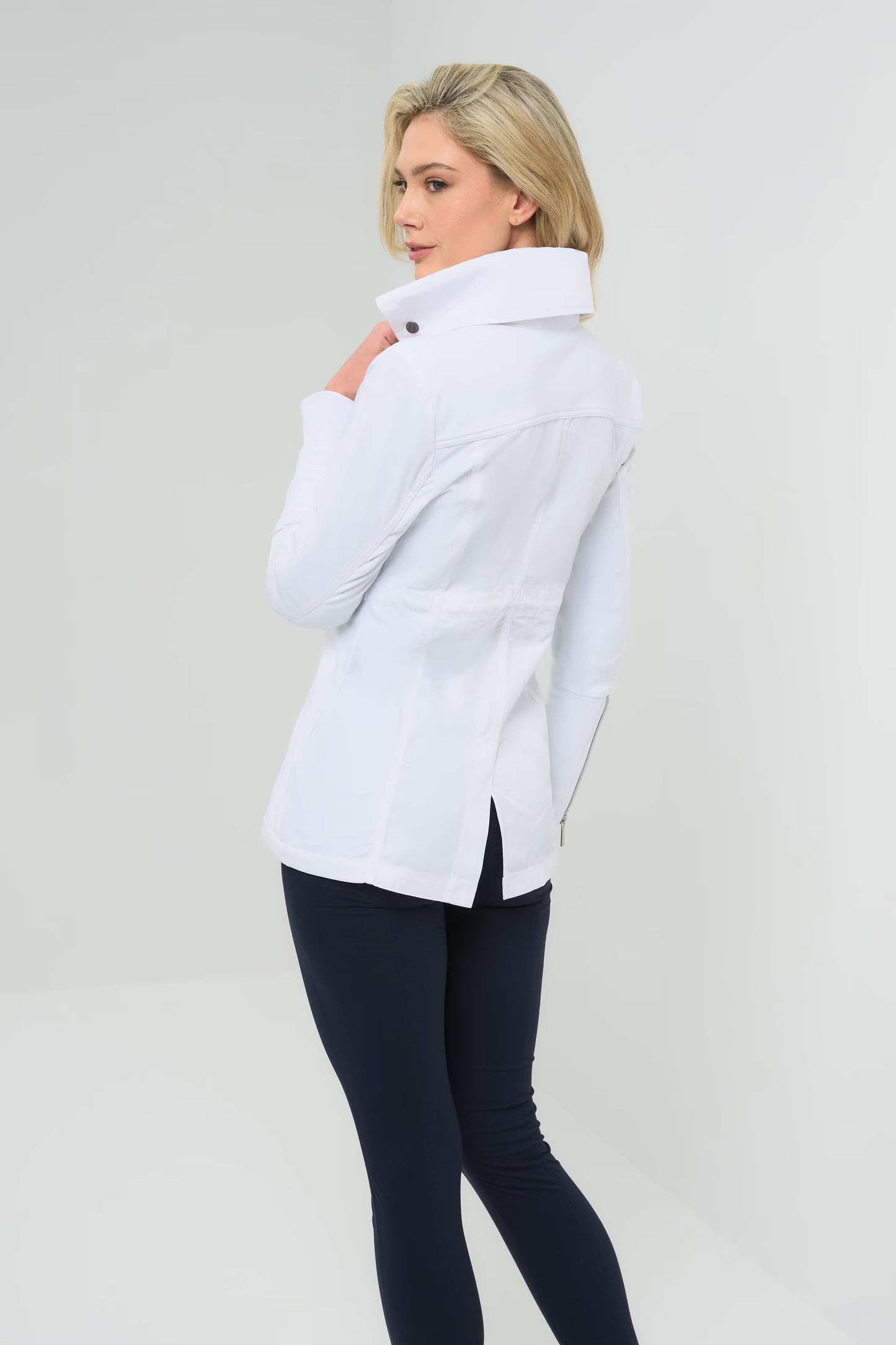 Travel City Slick Jacket - White