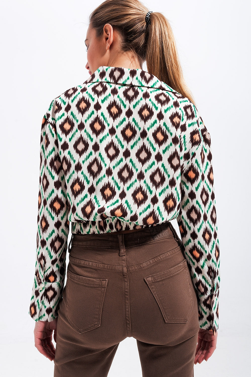 Twist Front Copped Shirt in Geo Print